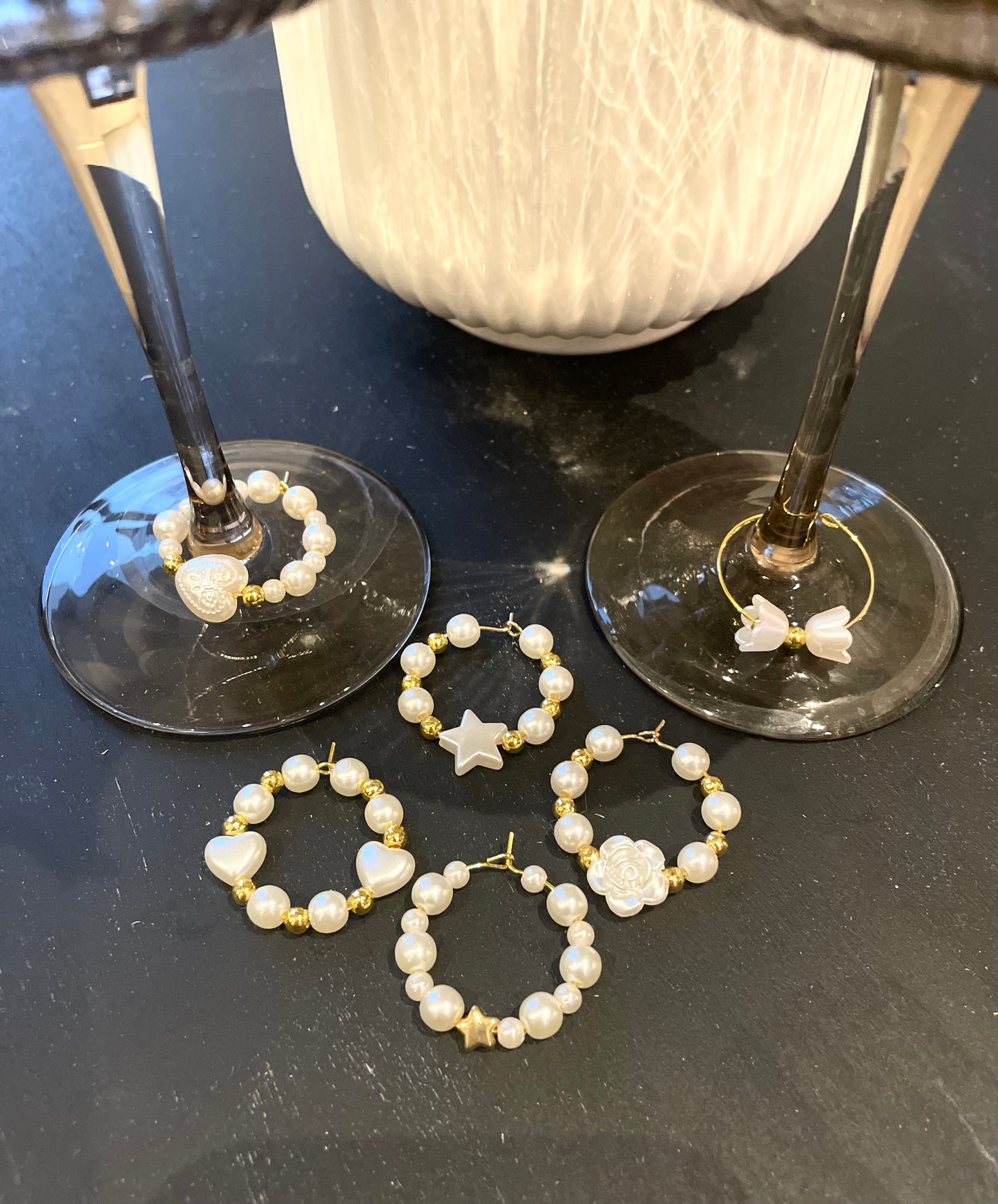 Wine glass charms with pearls (6pcs)