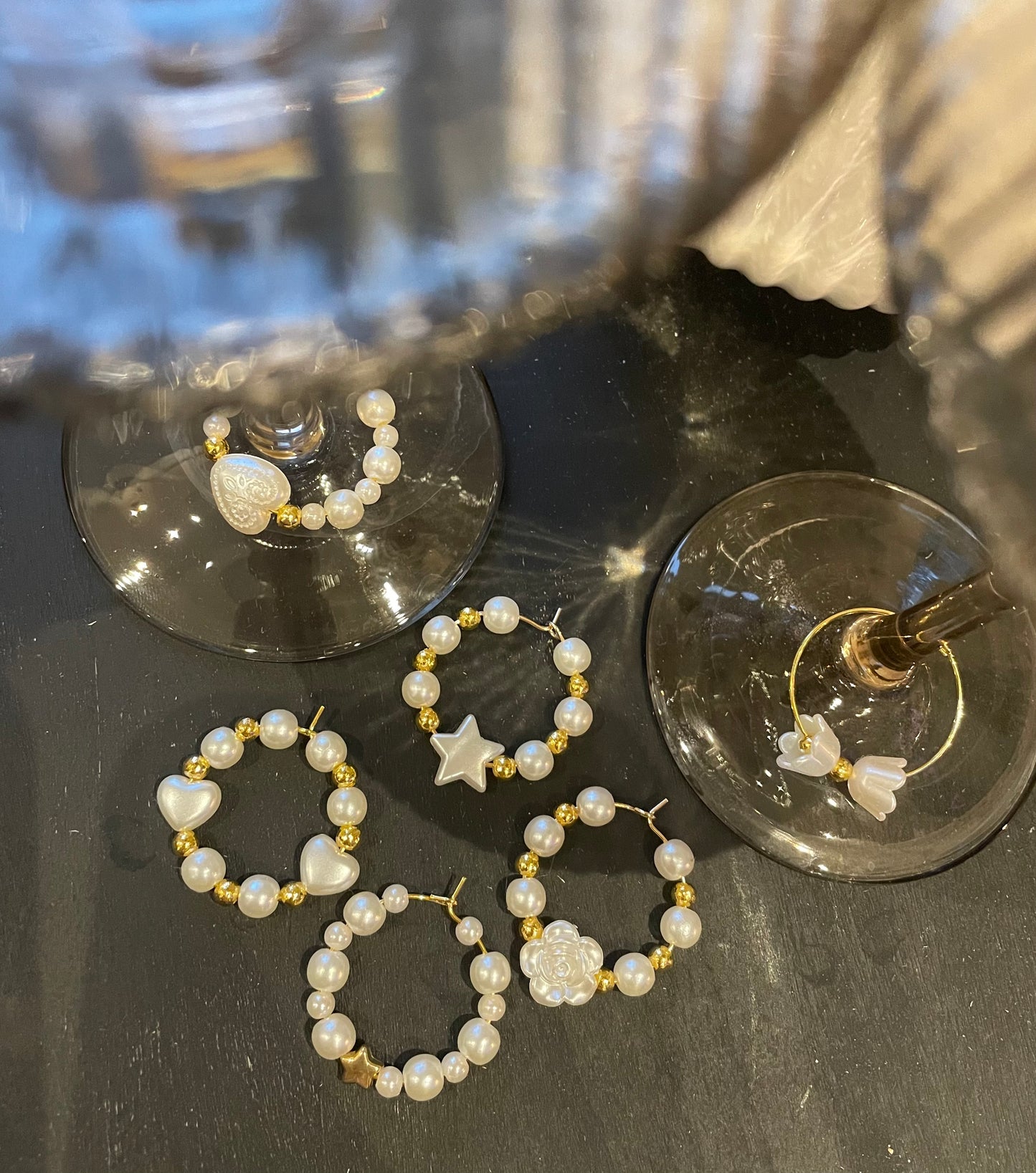 Wine glass charms with pearls (6pcs)